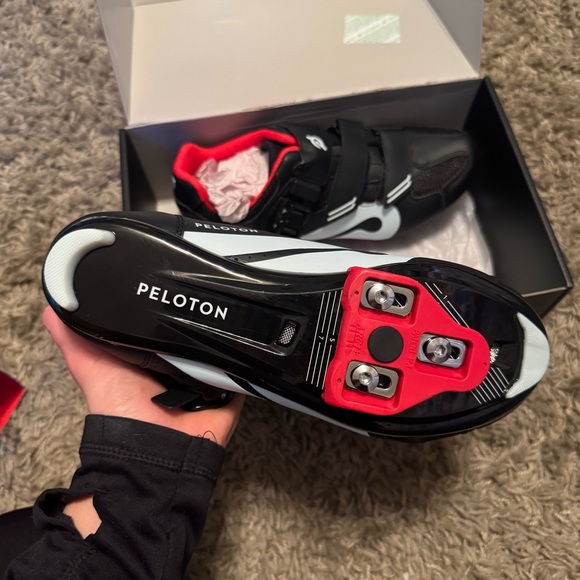 NIB Peloton Bike Cycling Shoes Black size 40 - Picture 2 of 5